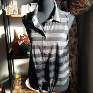 Loft sleeveless top with tie front M